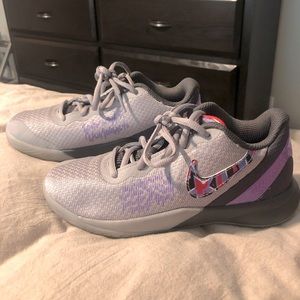 Kyrie girls basketball shoes size 1.5